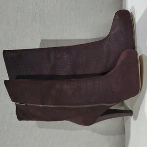Colin Stuart reptile embossed dark purple/brown platform heeled boots euc